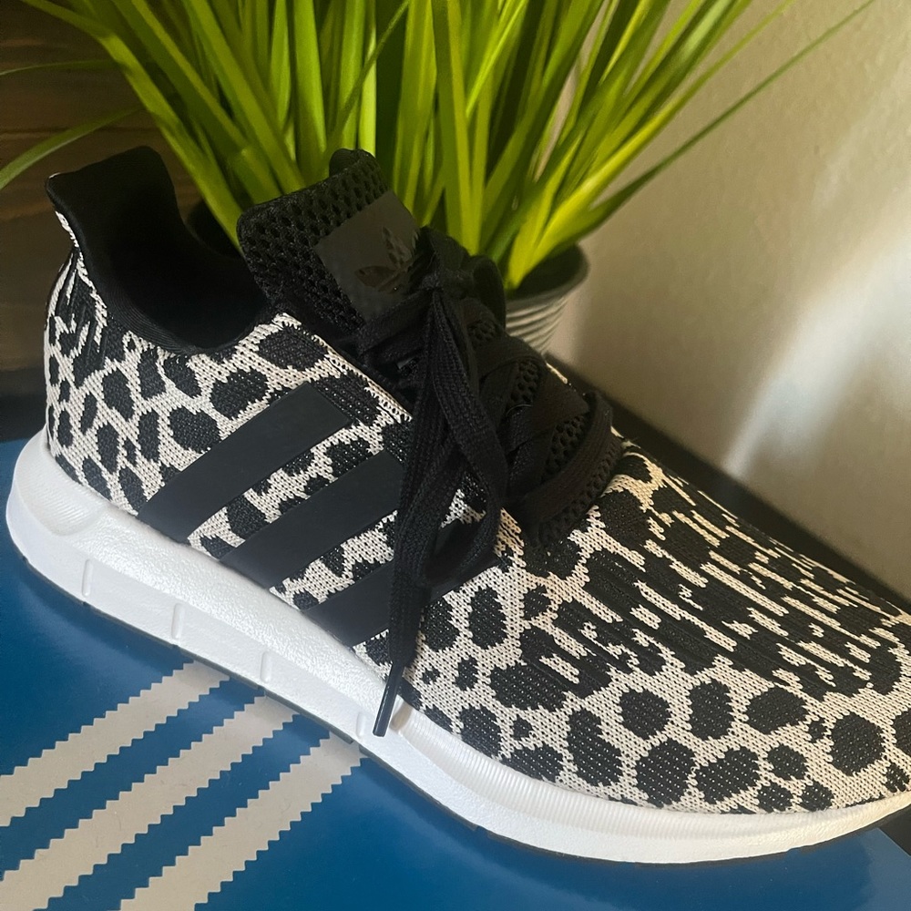 Adidas Swiftrun leopard Sneakers